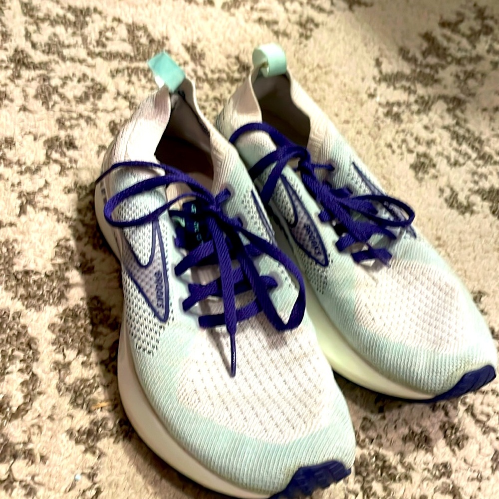BROOKS running shoes stealth fit sneakers Levitate GTS energizing support